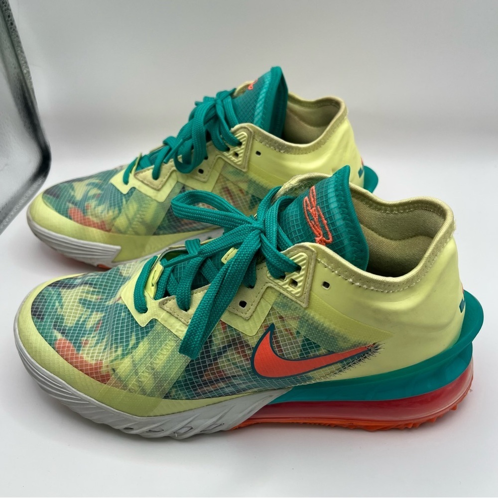 LeBron 18 harnesses Nike Sneakers - Picture 7 of 10